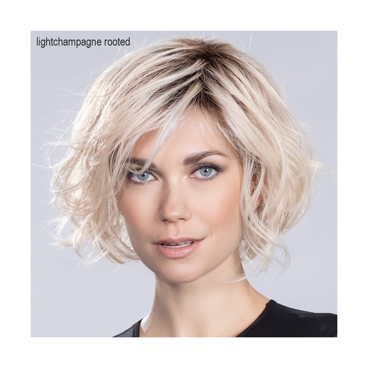 Perruque courte dégradée et effilée, une coiffure tendance 